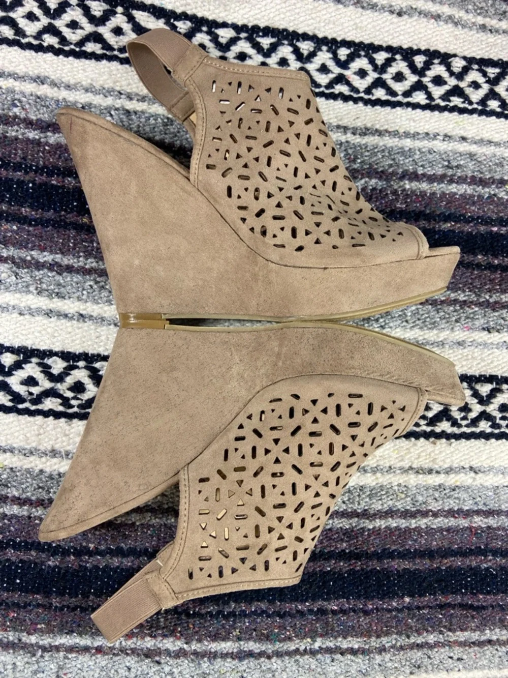 Chinese Laundry Taupe Platform Perforated Peep Toe Wedge Sandals High Heels 11